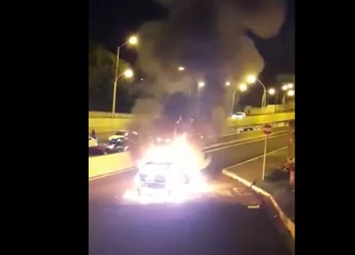 Veículo pegou fogo
