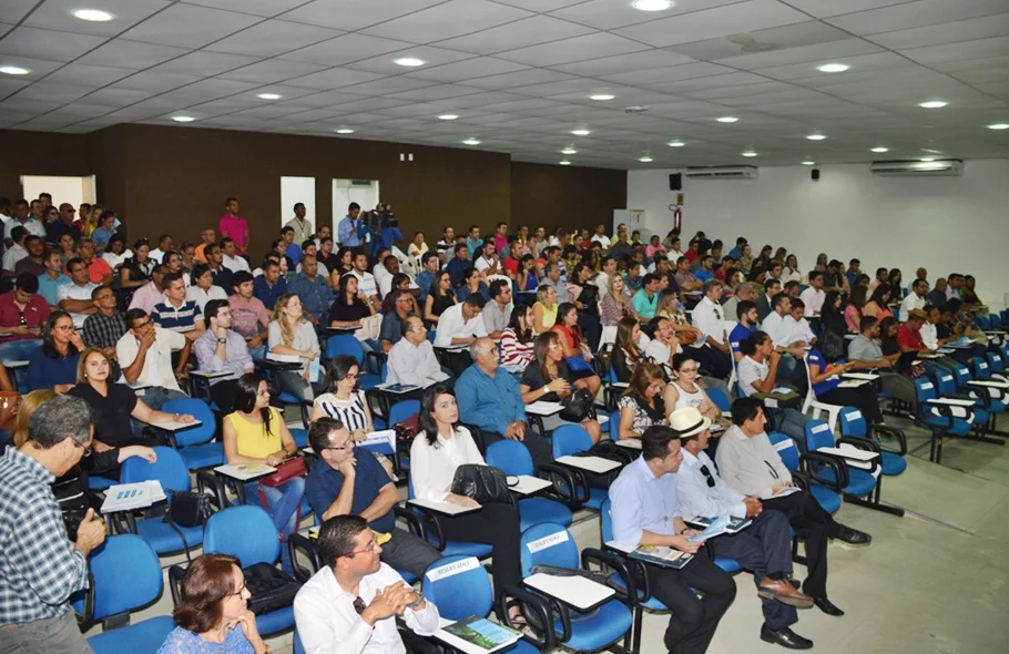 Gestores lotam auditorio da UFPI em Picos