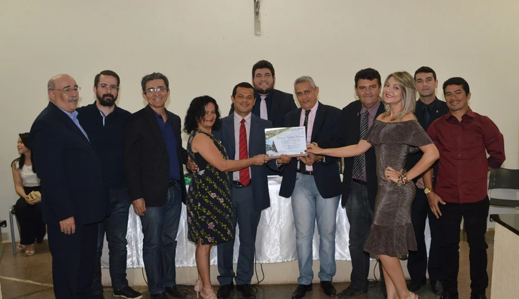 Momento da entrega da placa