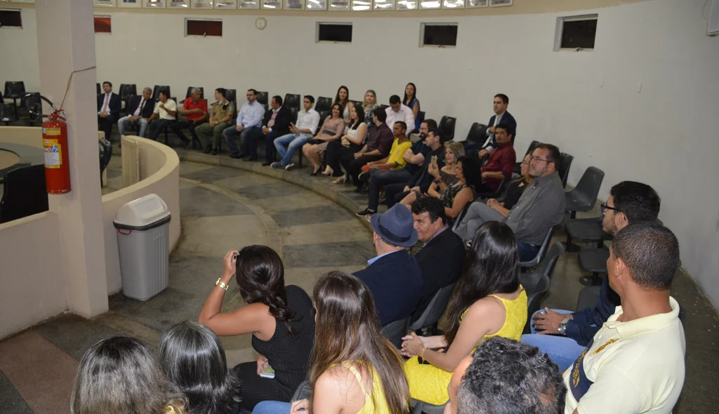 Público participa da solenidade