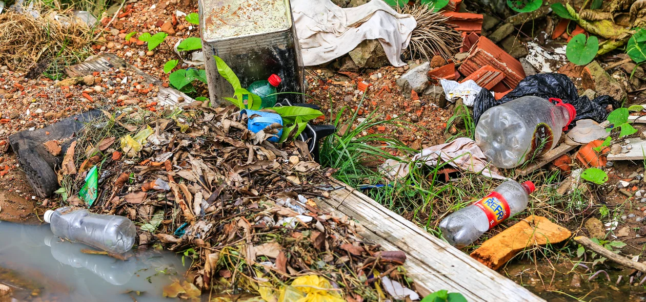 Garrafas pet encontradas no terreno