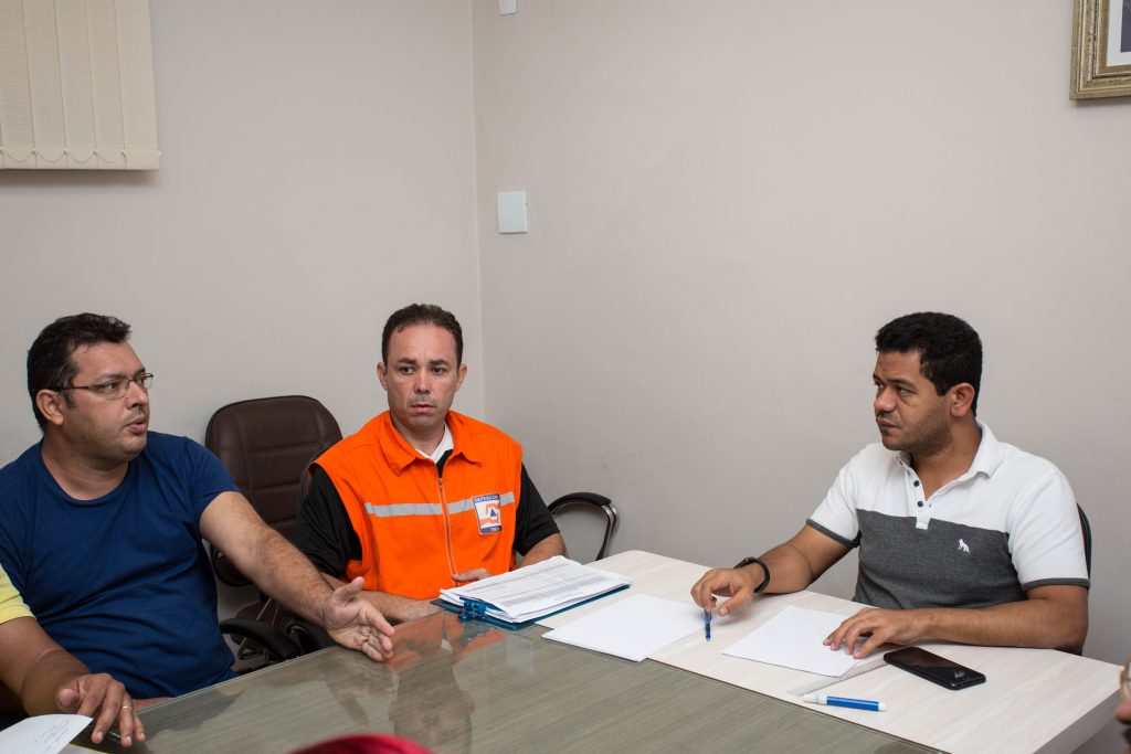 Prefeito Luciano Leitoa se reúne com secretários