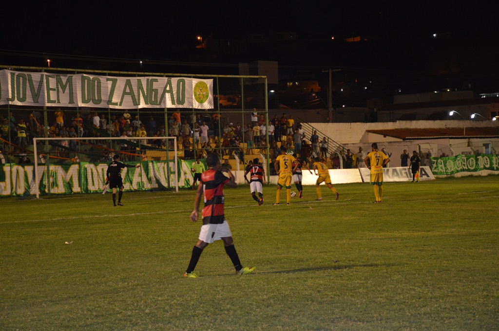 Segundo gol do Flamengo foi de pênalti