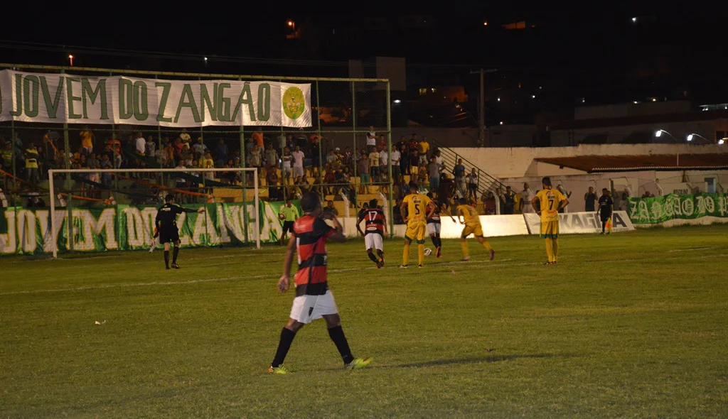 Segundo gol do Flamengo foi de pênalti