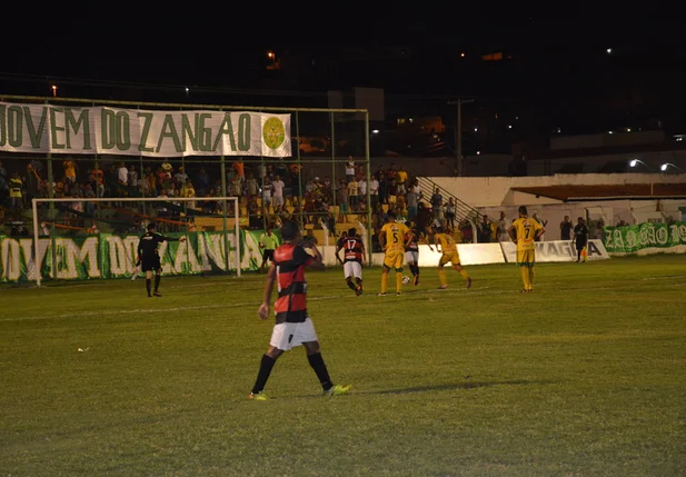 Segundo gol do Flamengo foi de pênalti