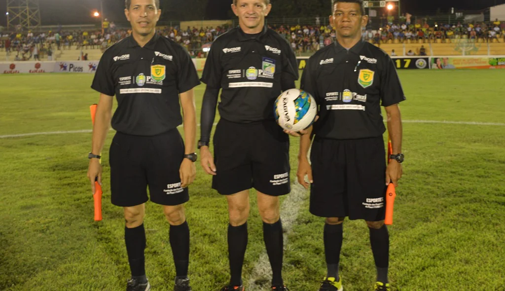 Trio de arbitragem