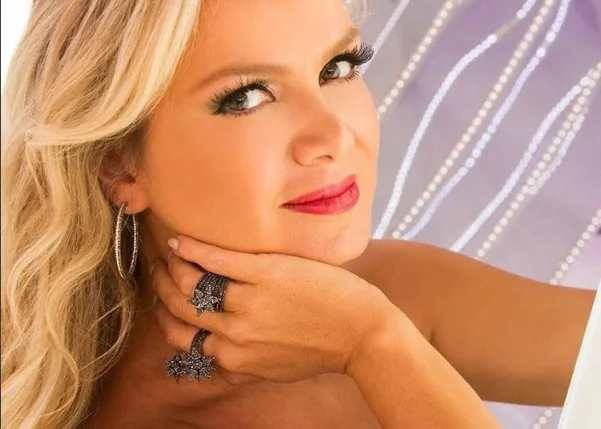 Apresentadora Eliana