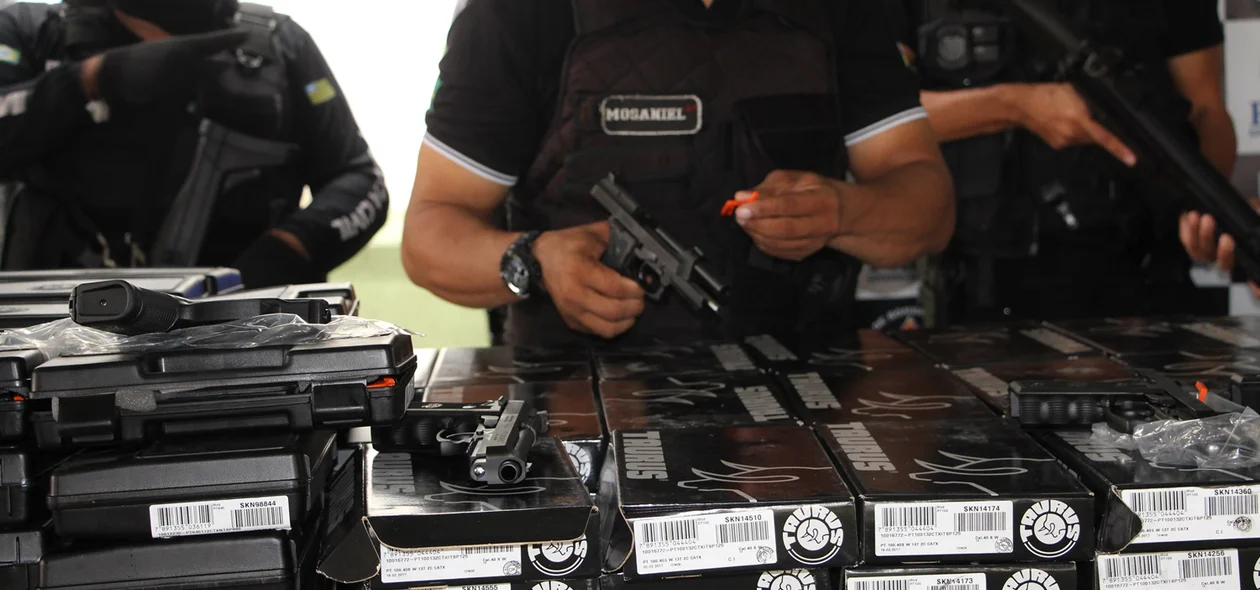 Armas entregue para policiais do Piauí
