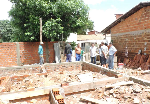 Casas sendo construídas 