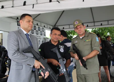 Delegado Riedel Batista, secretario Fábio Abreu e coronel Carlos Augusto 