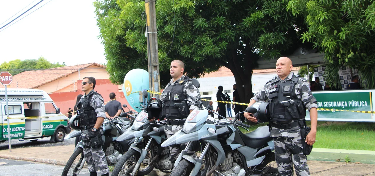 Equipes isolando a área da SSP-PI