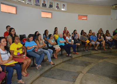 Filiados participam de assembleia