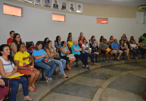 Filiados participam de assembleia