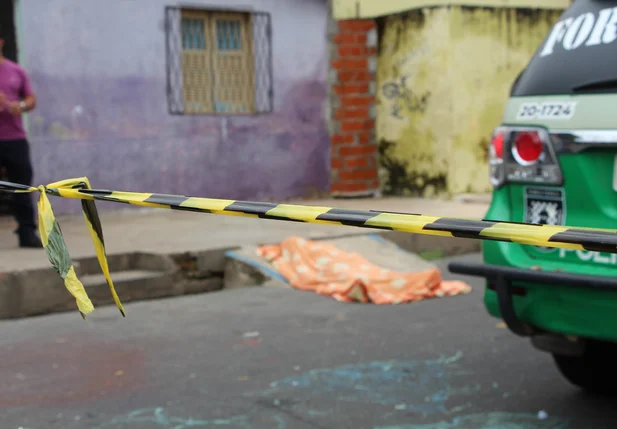 Jovem de 16 anos é assassinado na frente da casa da própria madrinha