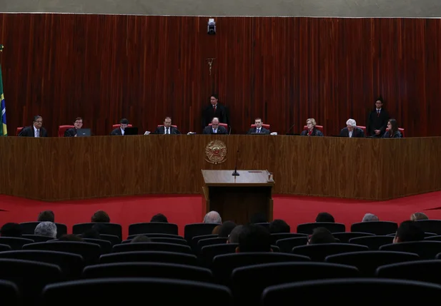 Ministros do TCE adiam julgamento da chapa Dilma-Temer