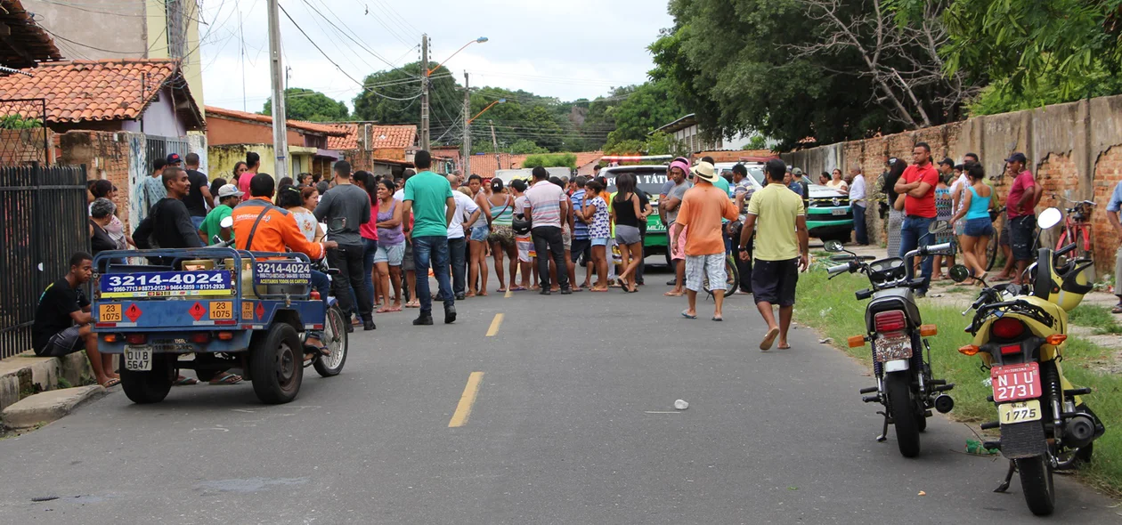 Várias pessoas foram no local para conferir