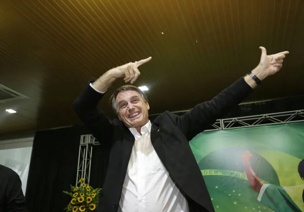 Bolsonaro é recepcionado por jovens no Atlantic City
