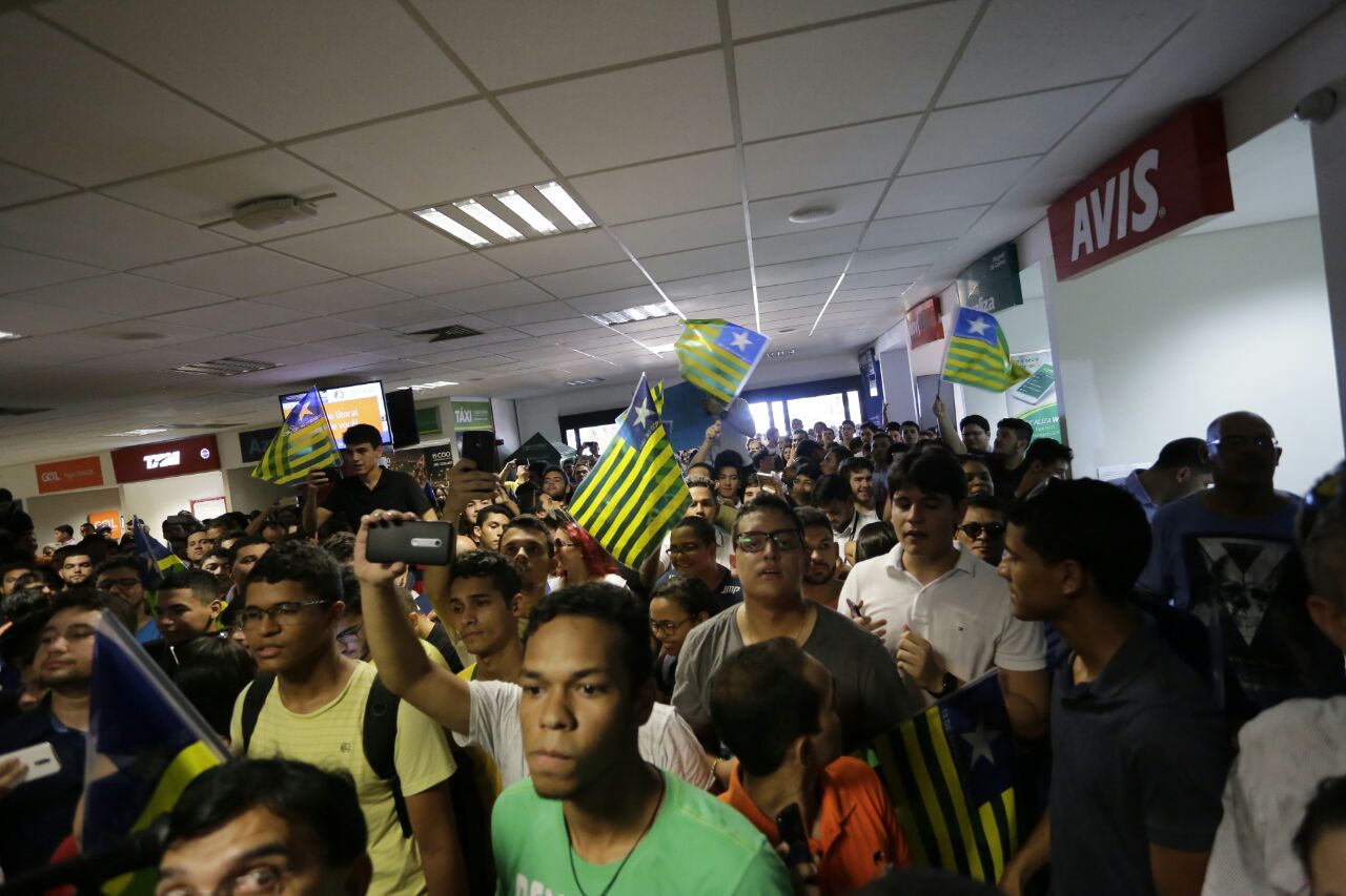 Ativistas recebem Jair Bolsonaro em Teresina