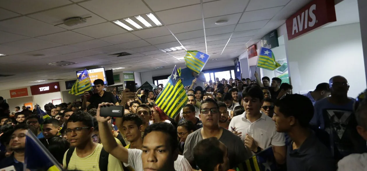 Ativistas recebem Jair Bolsonaro em Teresina