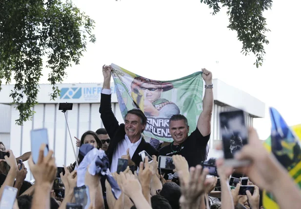 Deputado Jair Bolsonaro desembarca em Teresina