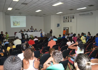 Discursos giraram em torno de críticas à administração do Padre Walmir.