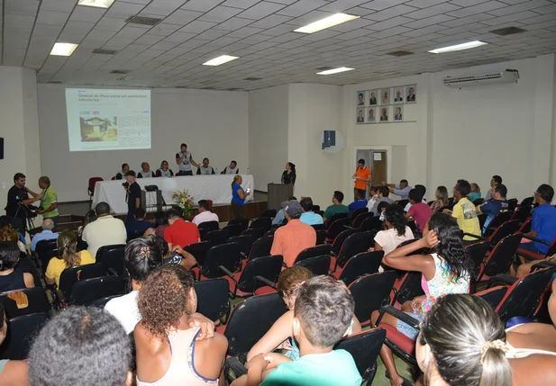 Discursos giraram em torno de críticas à administração do Padre Walmir.