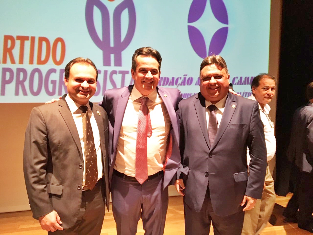 Mainha, Ciro e Júlio