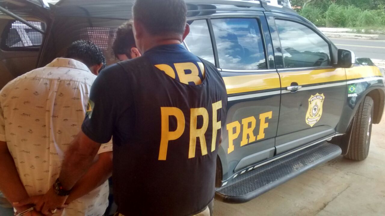 PRF prende suspeitos de aplicar golpes em Floriano