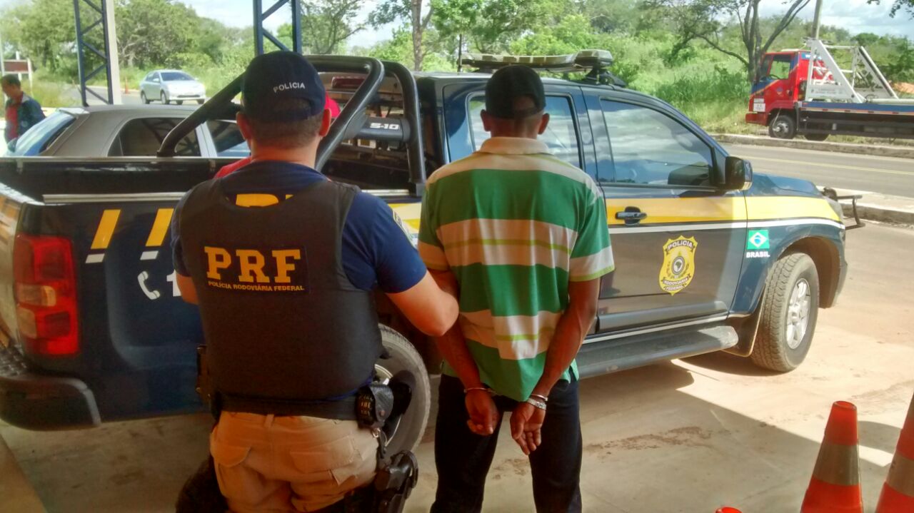 Um dos indivíduos que foi preso
