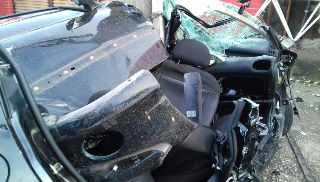 Veículo destruído
