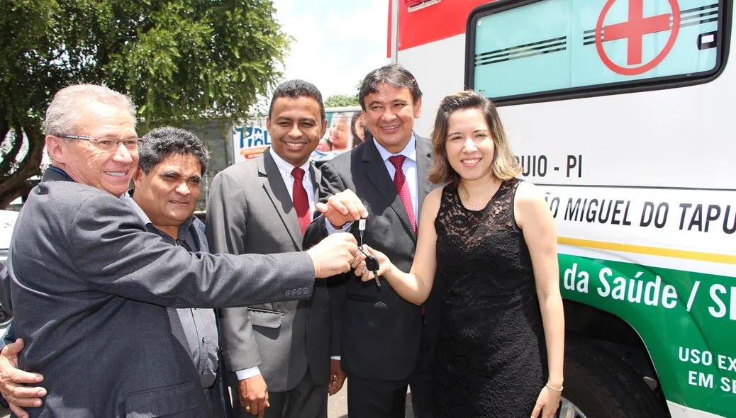 Autoridades realizam entrega de ambulâncias para hospitais do Piauí