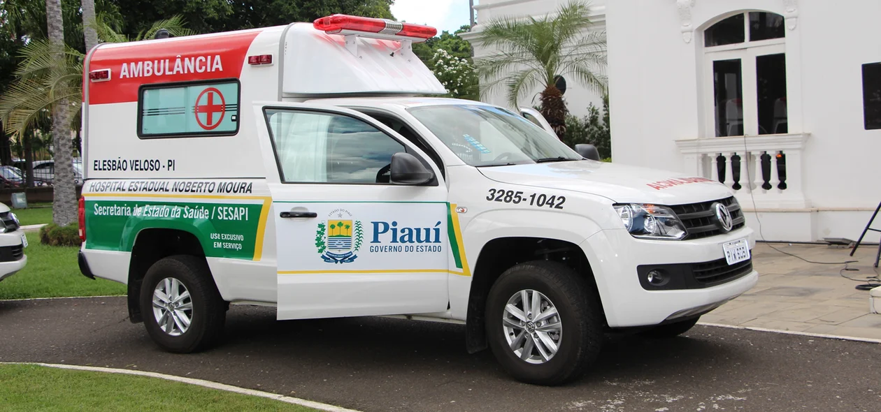Governador entrega ambulâncias para municípios do Piauí