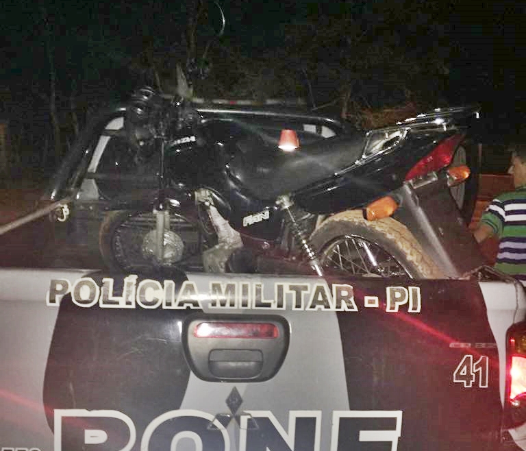 Moto foi apreendida pela polícia