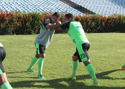 Treino realizado no estádio Albertão
