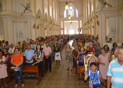 Devotos lotam Catedral na Missa de Ramos