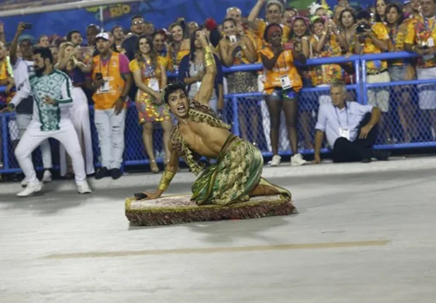 Mocidade levou ao Sambódromo o enredo - As Mil e Uma Noites de uma ‘Mocidade’ prá lá de Marrakesh 