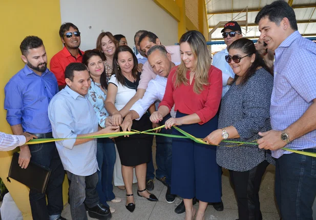 Secretária de Educação inaugura quadra poliesportiva em Picos