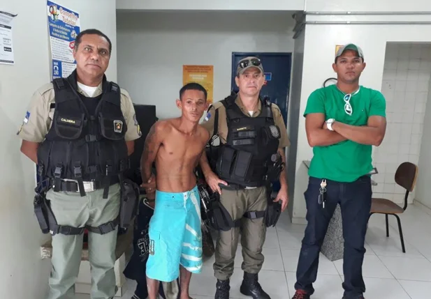 A vítima do homicídio, Iderlando da Silva, tinha sido preso no dia 30 de março 