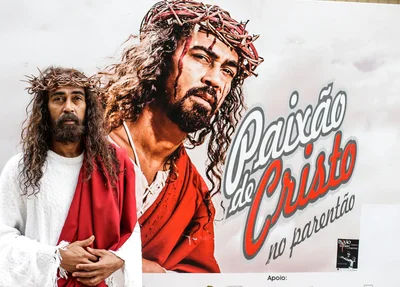 Dilcon Carvalho interpreta Jesus Cristo há 12 anos