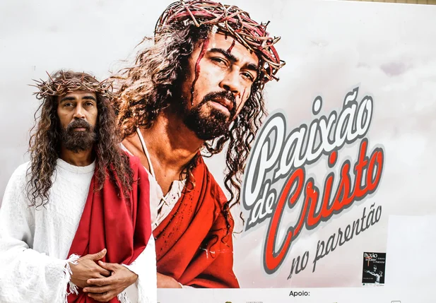 Dilcon Carvalho interpreta Jesus Cristo há 12 anos