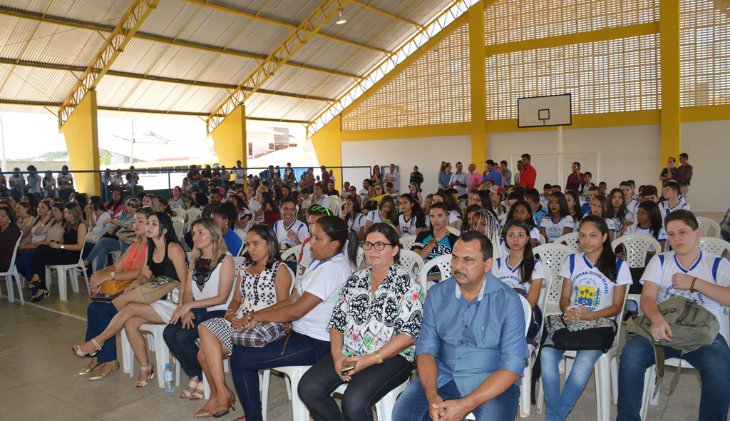Público participa da solenidade