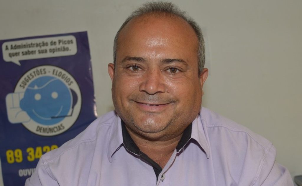 Zacarias Teixeira é reeleito presidente do PT de Picos