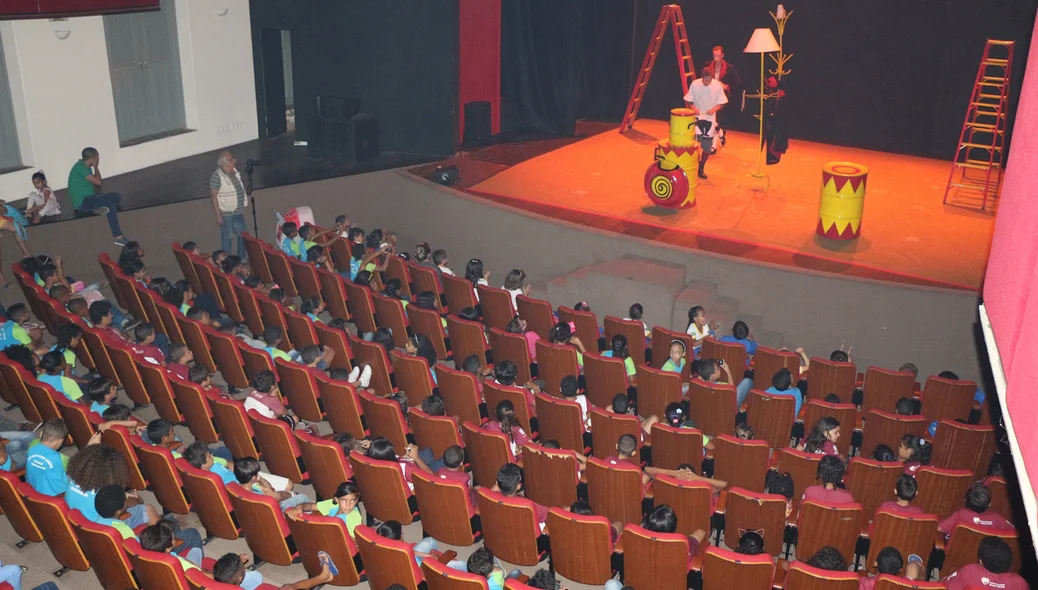 Apresentação dos Mequetrefe no Theatro 4 de Setembro