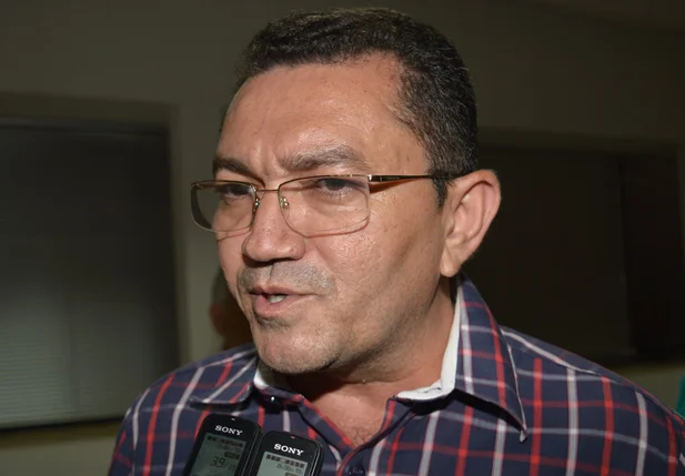 Candidato derrotado quer cassação do diploma do Padre Walmir