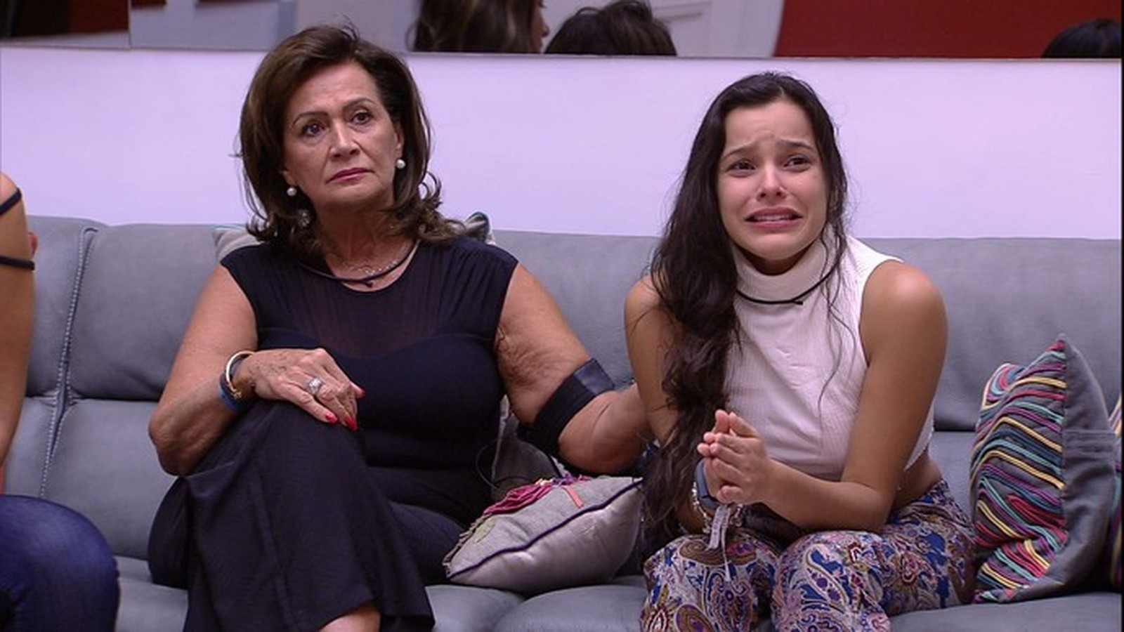 Emilly chora após eliminação de Marcos