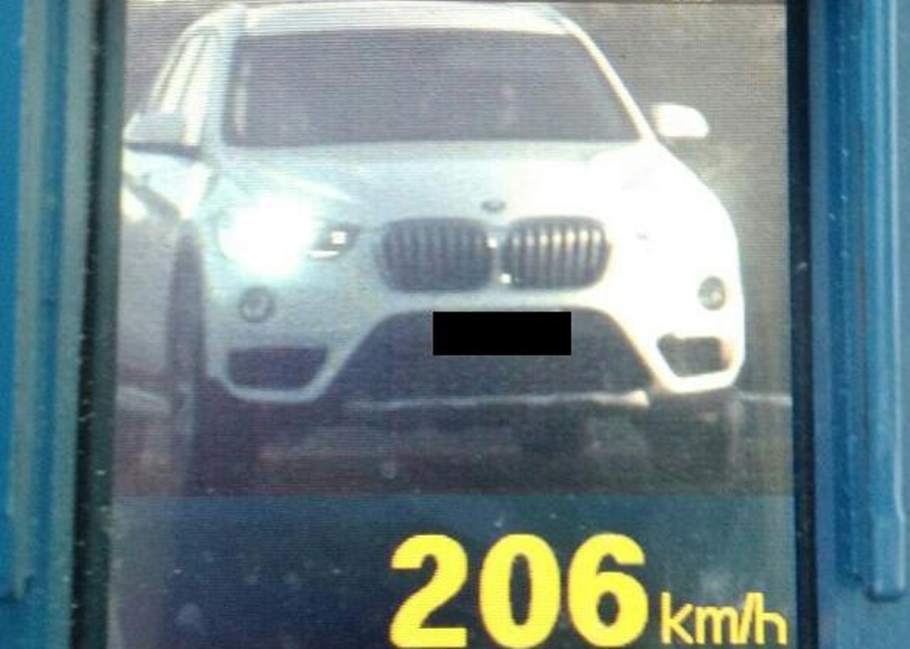 Veiculo a mais de 200km/h de velocidade