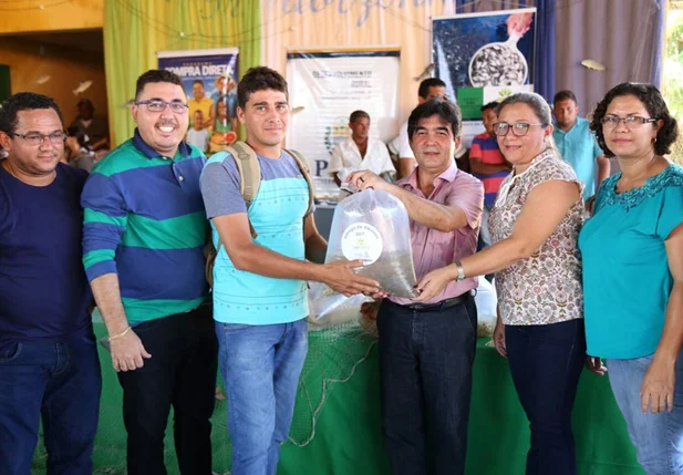 20 mil alevinos são entregues a criadores de Esperantina