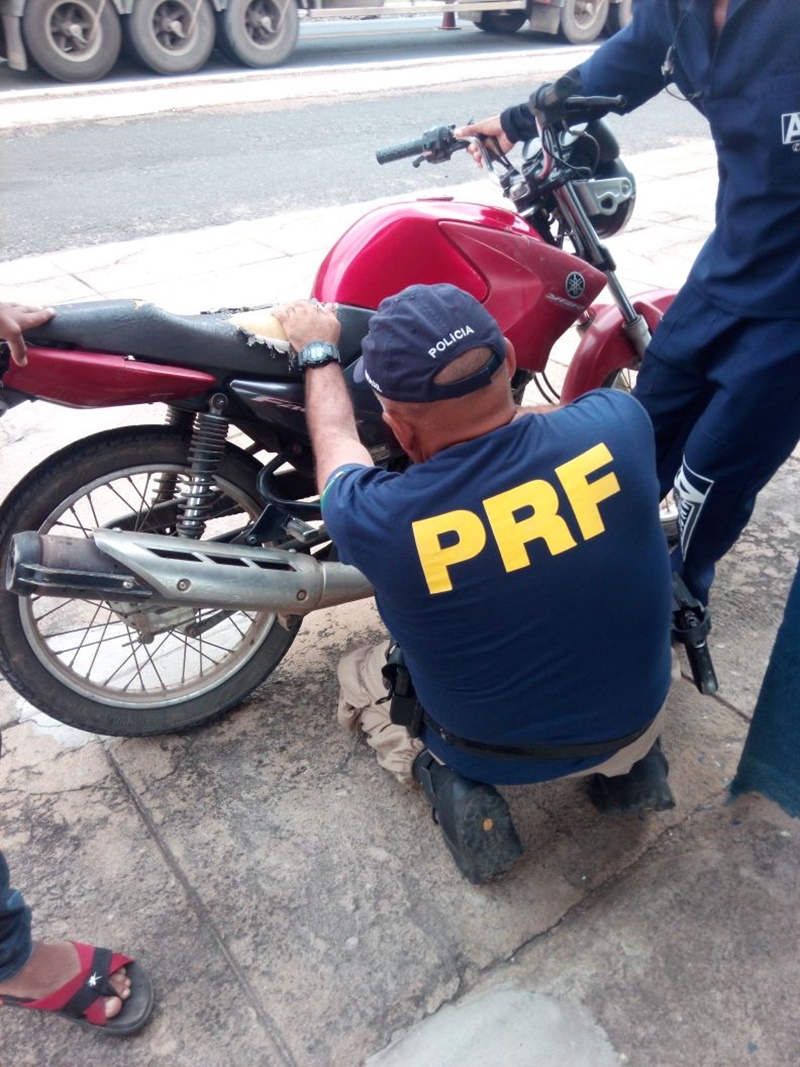 A motocicleta foi recuperada pela PRF na tarde desta quarta-feira (12)