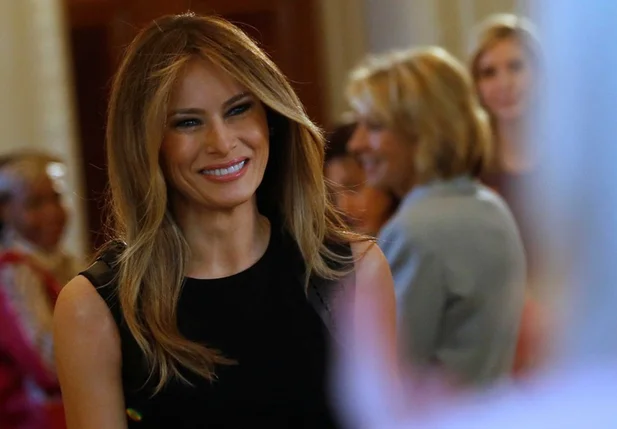 Melania Trump participa de encontro na Casa Branca, em Washington