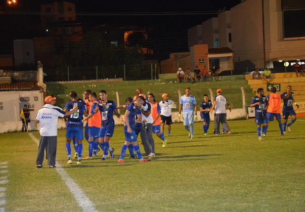 Altos vence Picos por 3 a 1 pelo Campeonato Piauiense